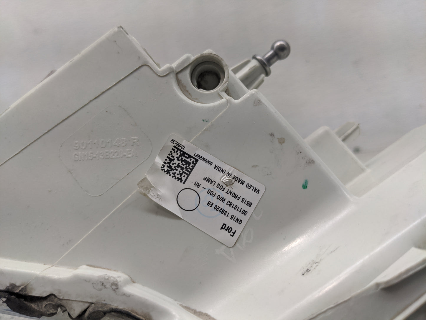 2019 Ford Ecosport Tail Light Assembly Passenger Right OEM P/N:GN15-13B220-EB 90110183, 90110148 Fits OEM Used Auto Parts - 