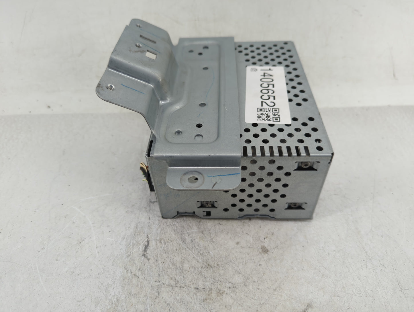 2018-2019 Ford Ecosport Radio AM FM Cd Player Receiver Replacement P/N:J2BT-19C107-HS Fits Fits 2018 2019 OEM Used Auto Part