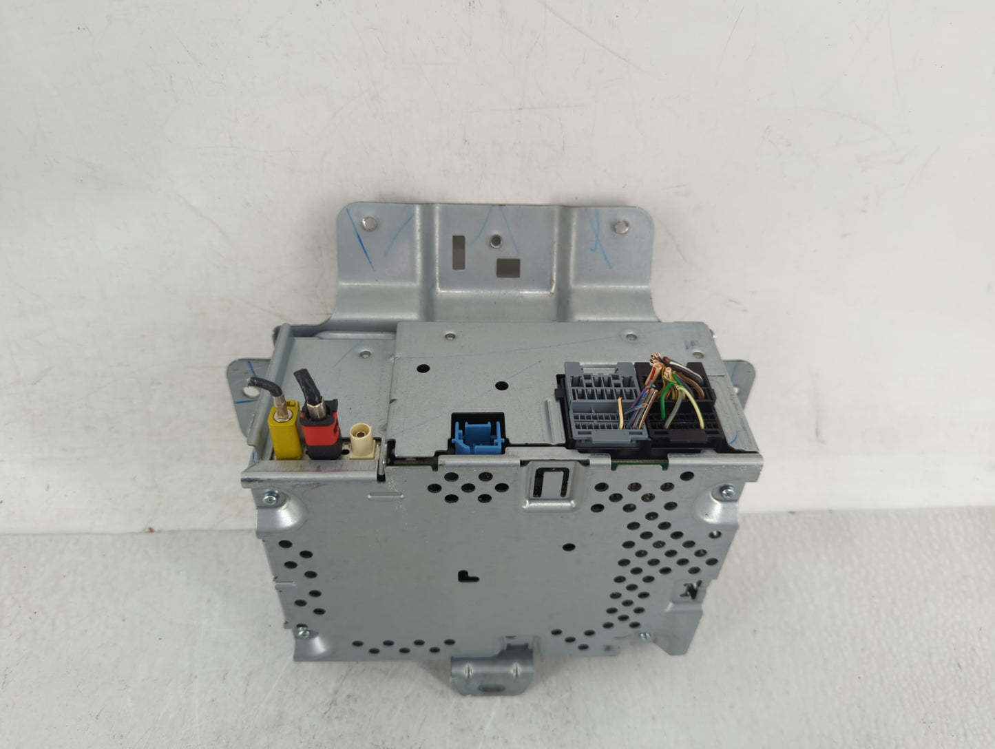 2018-2019 Ford Ecosport Radio AM FM Cd Player Receiver Replacement P/N:J2BT-19C107-HS Fits Fits 2018 2019 OEM Used Auto Part