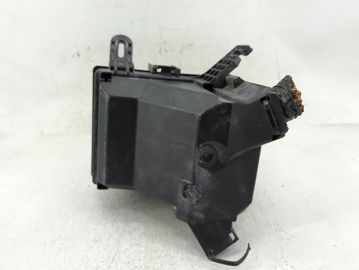 2018-2020 Ford Ecosport Fusebox Fuse Box Panel Relay Module P/N:GN15-12A581-CHG Fits Fits 2018 2019 2020 OEM Used Auto Parts