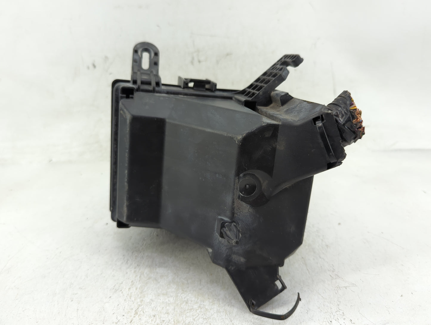 2018-2020 Ford Ecosport Fusebox Fuse Box Panel Relay Module P/N:GN15-12A581-CHG Fits Fits 2018 2019 2020 OEM Used Auto Parts