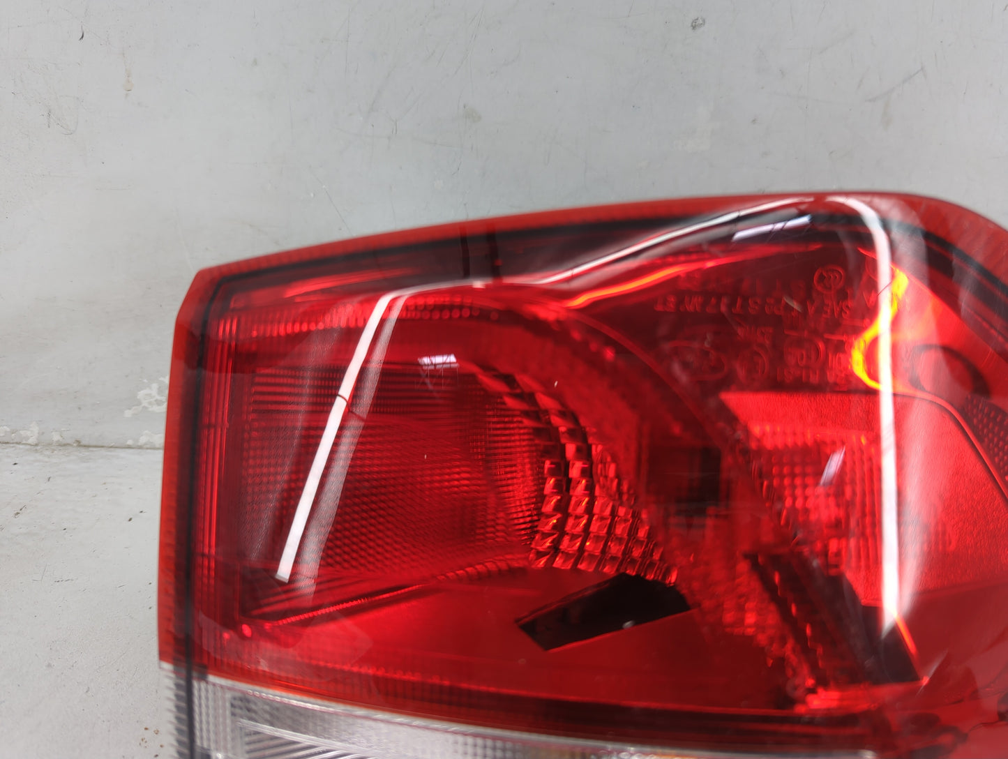 2018-2022 Ford Ecosport Tail Light Assembly Driver Left OEM P/N:GN15-13405-CE Fits Fits 2018 2019 2020 2021 2022 OEM Used Au