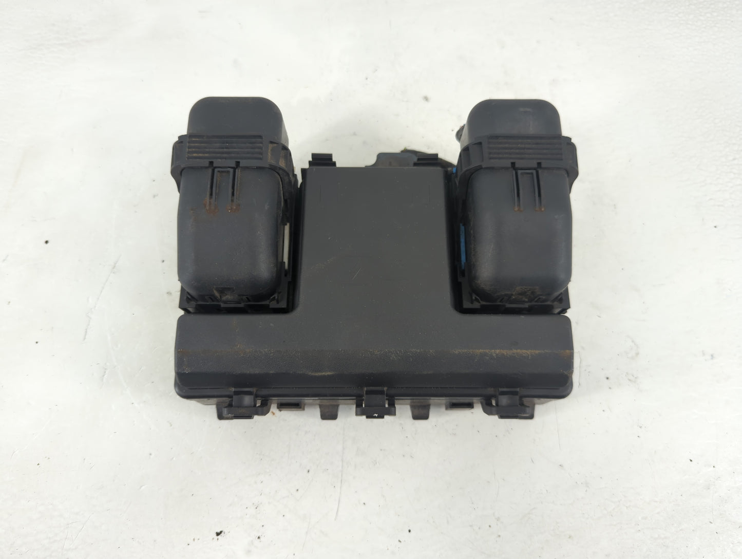 2019-2020 Ford Edge Fusebox Fuse Box Panel Relay Module P/N:G2GT-14A075AA Fits Fits 2019 2020 OEM Used Auto Parts - Oemuseda