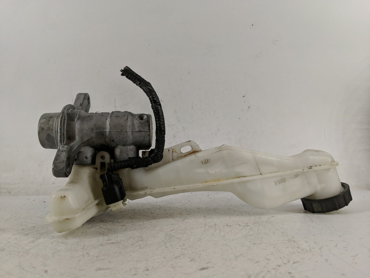 2015-2020 Ford Edge Brake Master Cylinder - Oemusedautoparts1.com