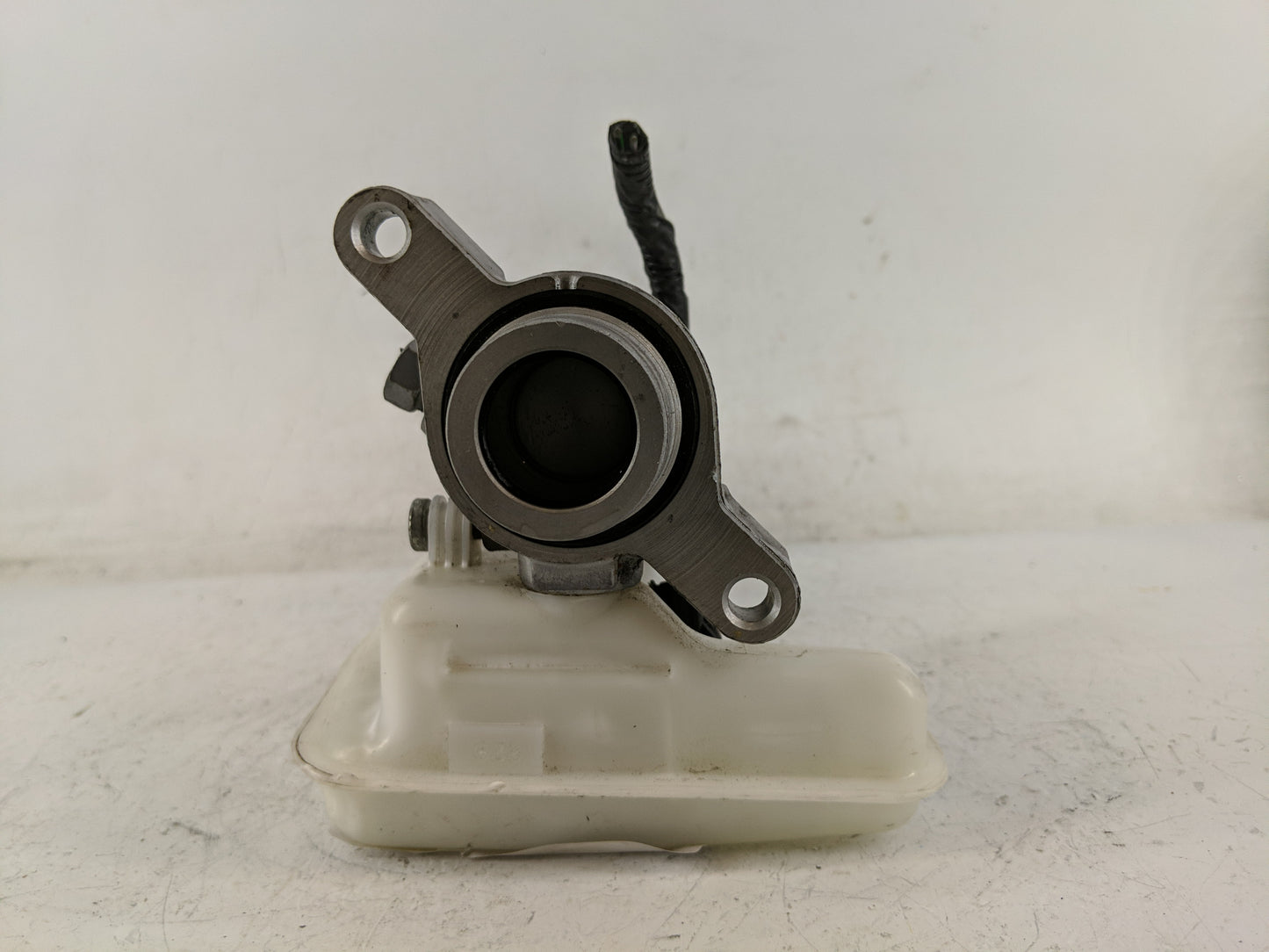 2015-2020 Ford Edge Brake Master Cylinder 1219247 - Oemusedautoparts1.com