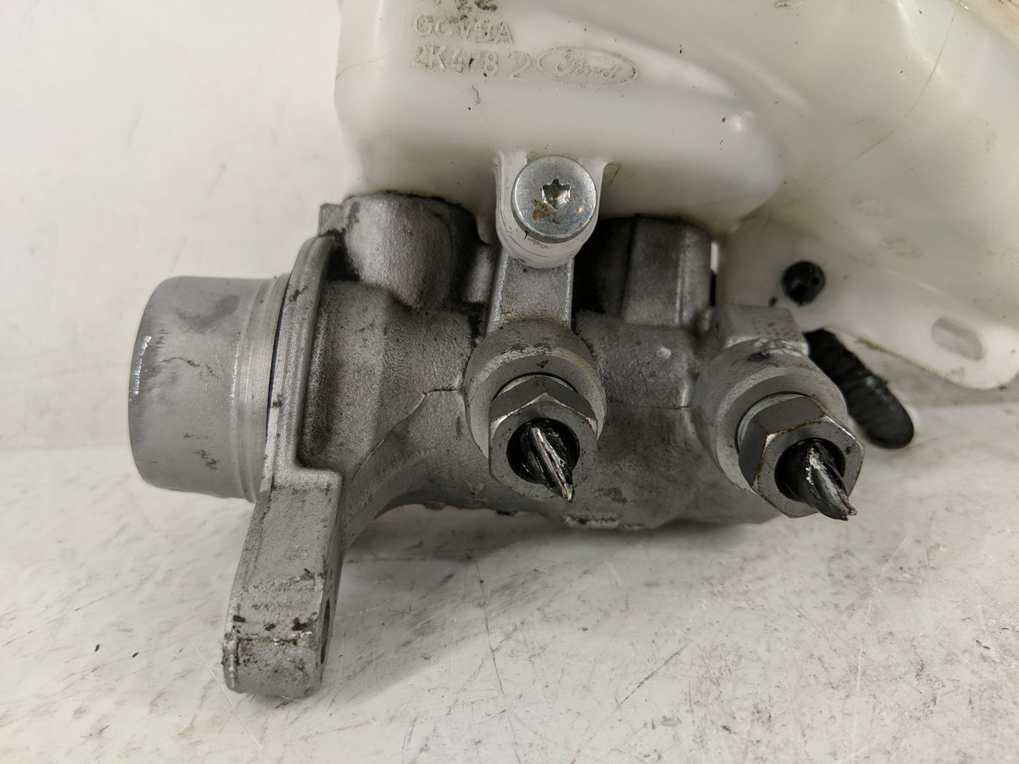 2015-2020 Ford Edge Brake Master Cylinder - Oemusedautoparts1.com