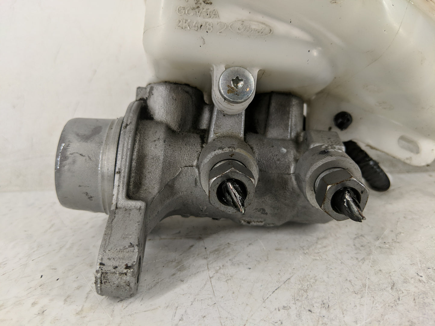 2015-2020 Ford Edge Brake Master Cylinder - Oemusedautoparts1.com
