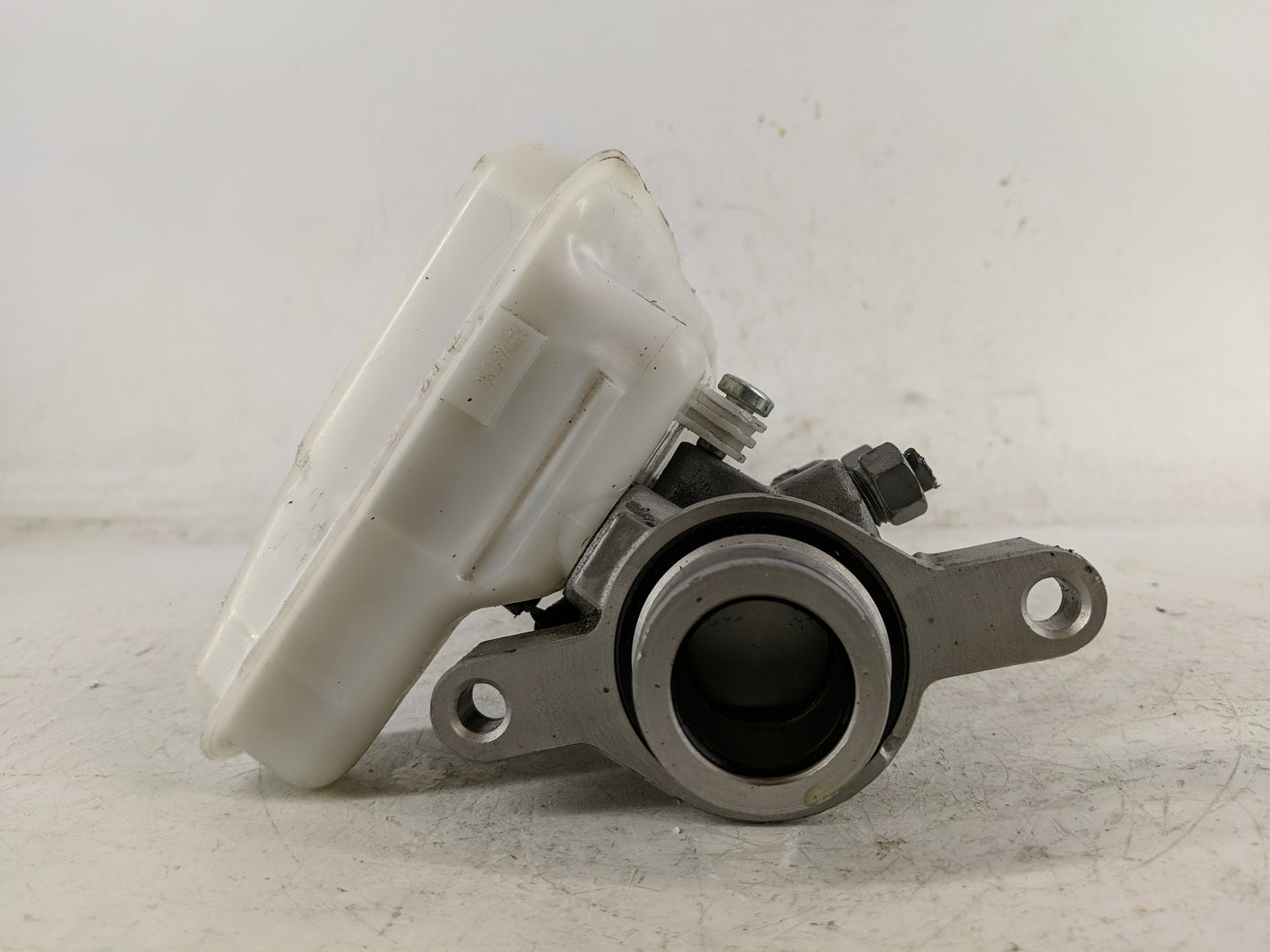 2015-2020 Ford Edge Brake Master Cylinder - Oemusedautoparts1.com