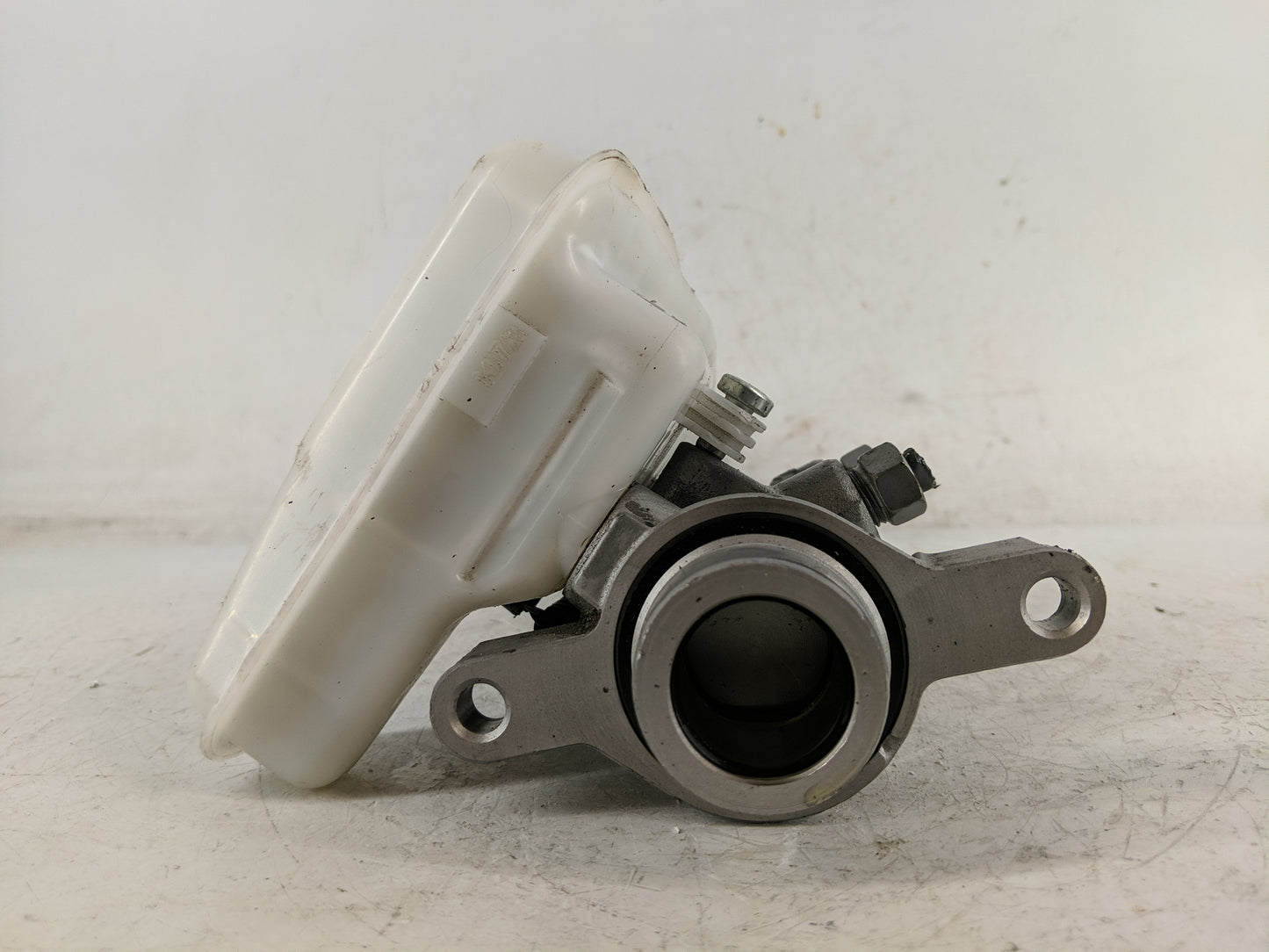 2015-2020 Ford Edge Brake Master Cylinder - Oemusedautoparts1.com