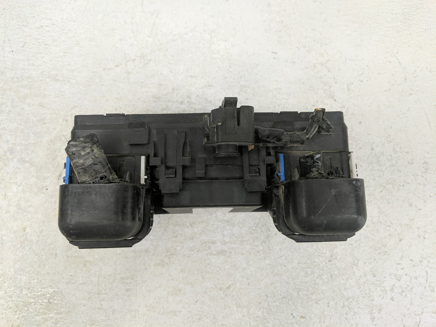 2019-2020 Ford Edge Fusebox Fuse Box Panel Relay Module P/N:K2GT14D068AA G2GT-14A075AA Fits Fits 2019 2020 OEM Used Auto Par