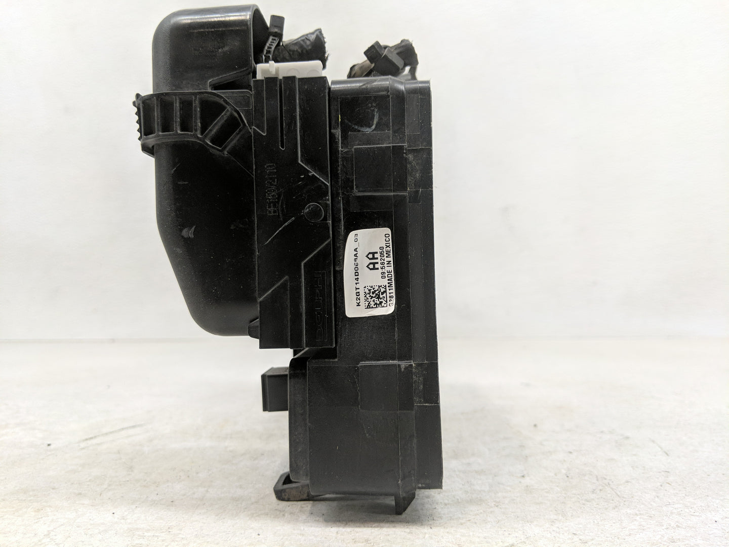 2019-2020 Ford Edge Fusebox Fuse Box Panel Relay Module P/N:K2GT14D068AA G2GT-14A075AA Fits Fits 2019 2020 OEM Used Auto Par