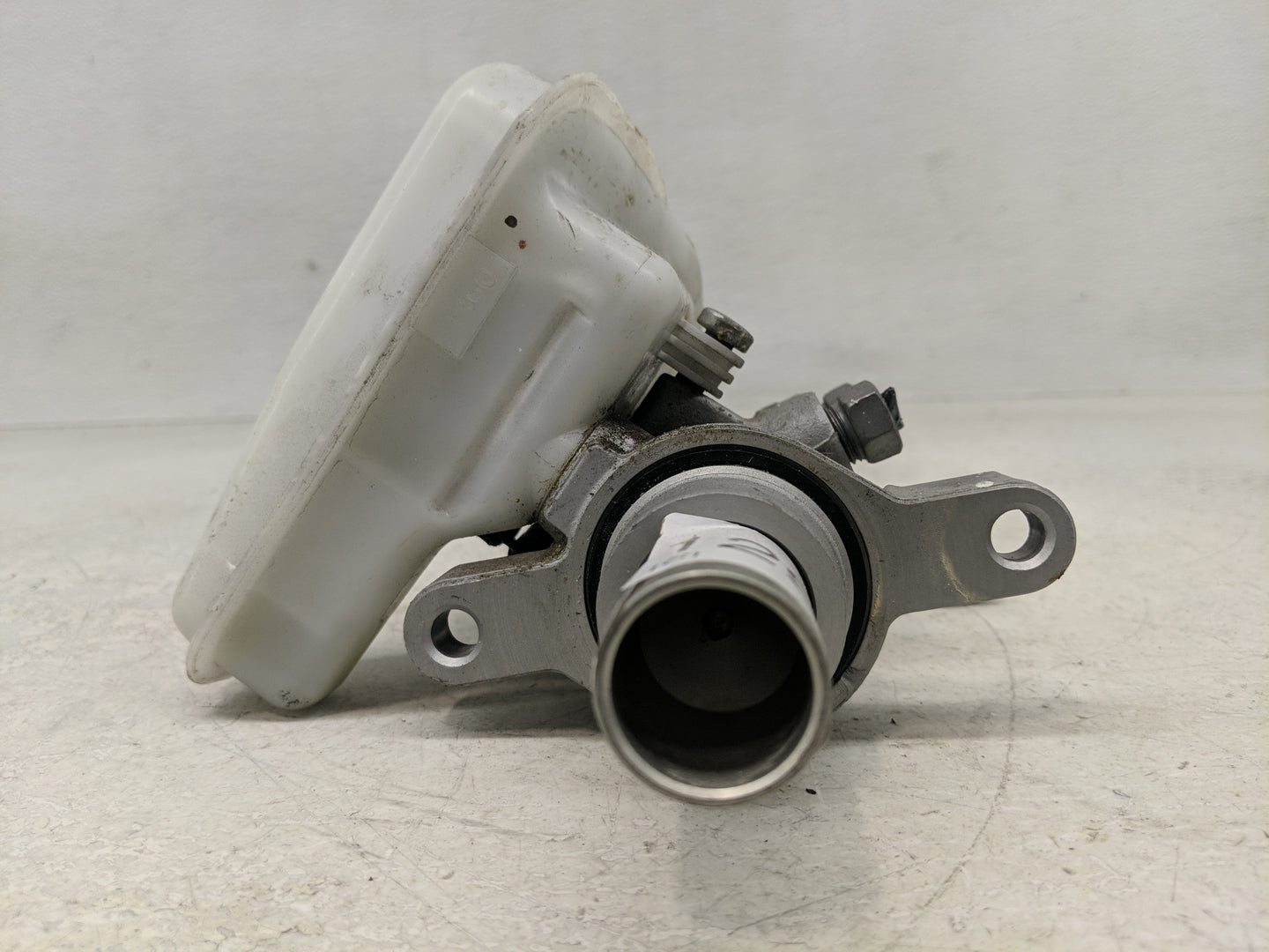 2015-2020 Ford Edge Brake Master Cylinder 1290040 - Oemusedautoparts1.com