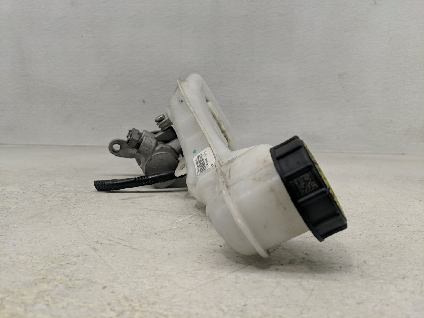 2015-2020 Ford Edge Brake Master Cylinder 1290040 - Oemusedautoparts1.com