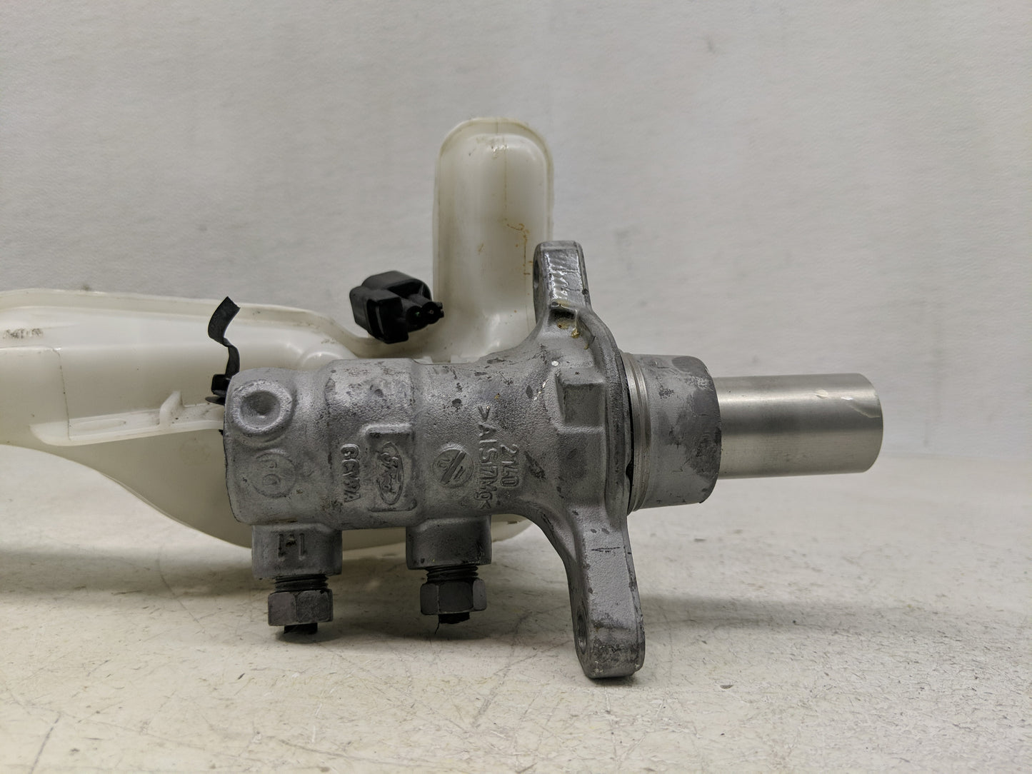 2015-2020 Ford Edge Brake Master Cylinder - Oemusedautoparts1.com