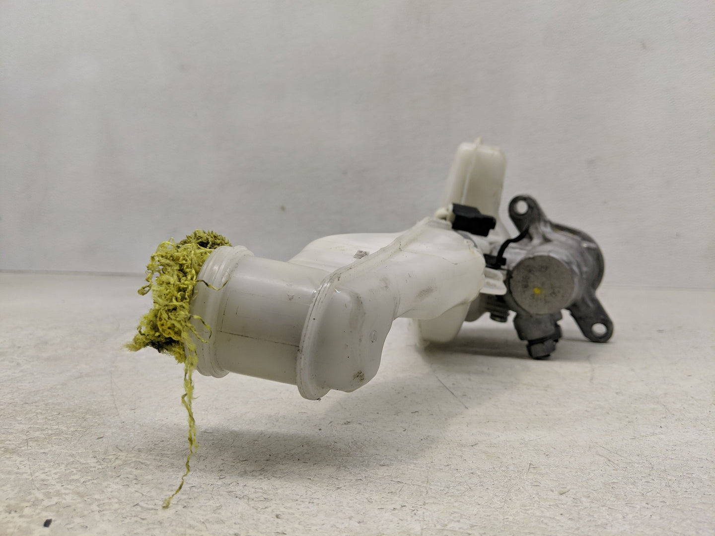 2015-2020 Ford Edge Brake Master Cylinder - Oemusedautoparts1.com