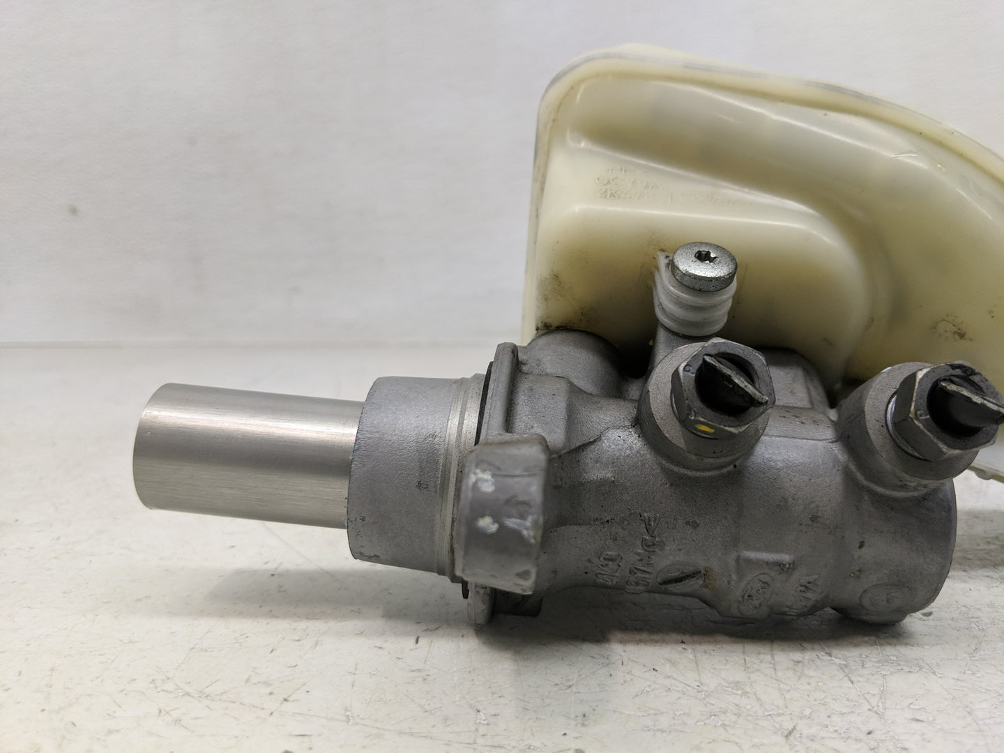 2015-2020 Ford Edge Brake Master Cylinder - Oemusedautoparts1.com