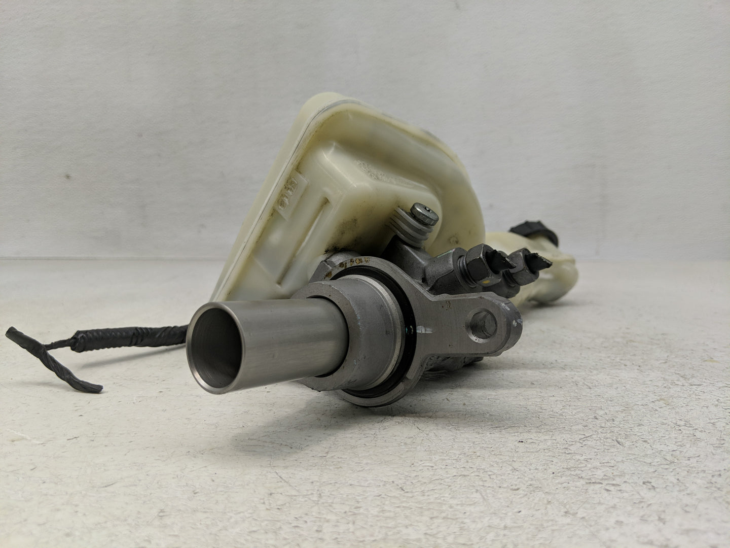 2015-2020 Ford Edge Brake Master Cylinder - Oemusedautoparts1.com