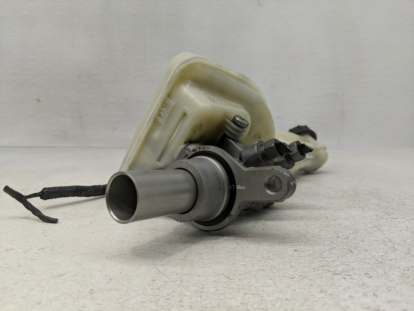 2015-2020 Ford Edge Brake Master Cylinder - Oemusedautoparts1.com