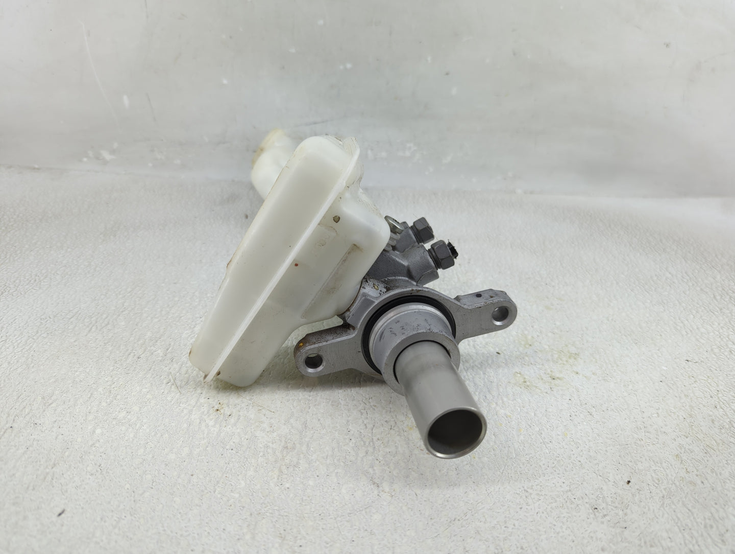 2015-2020 Ford Edge Brake Master Cylinder - Oemusedautoparts1.com