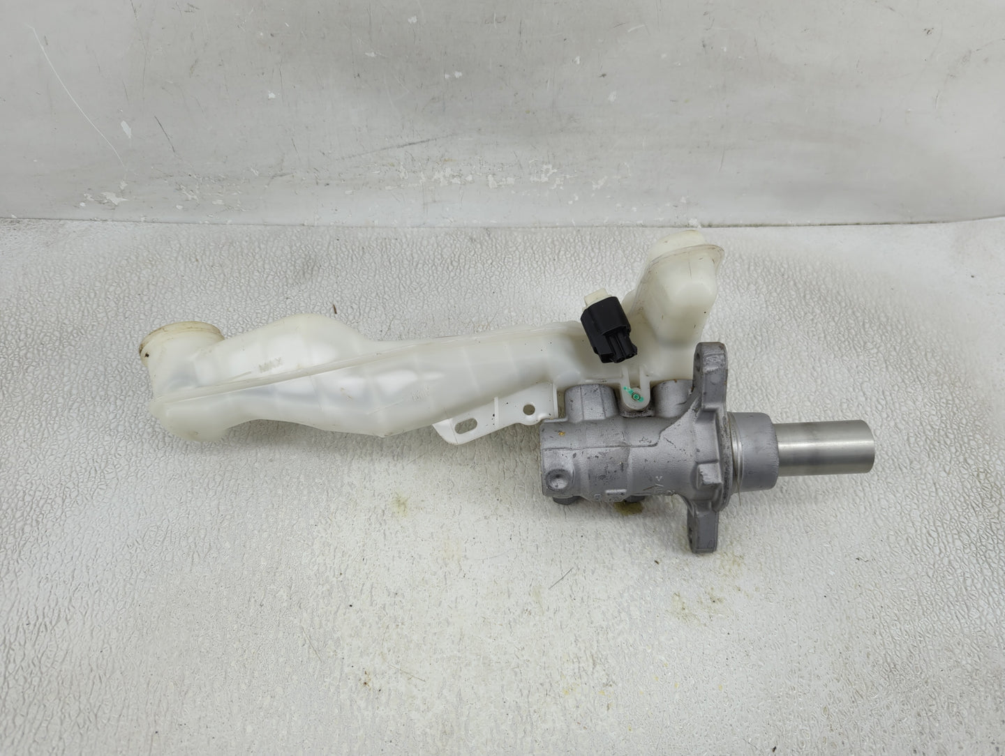 2015-2020 Ford Edge Brake Master Cylinder - Oemusedautoparts1.com