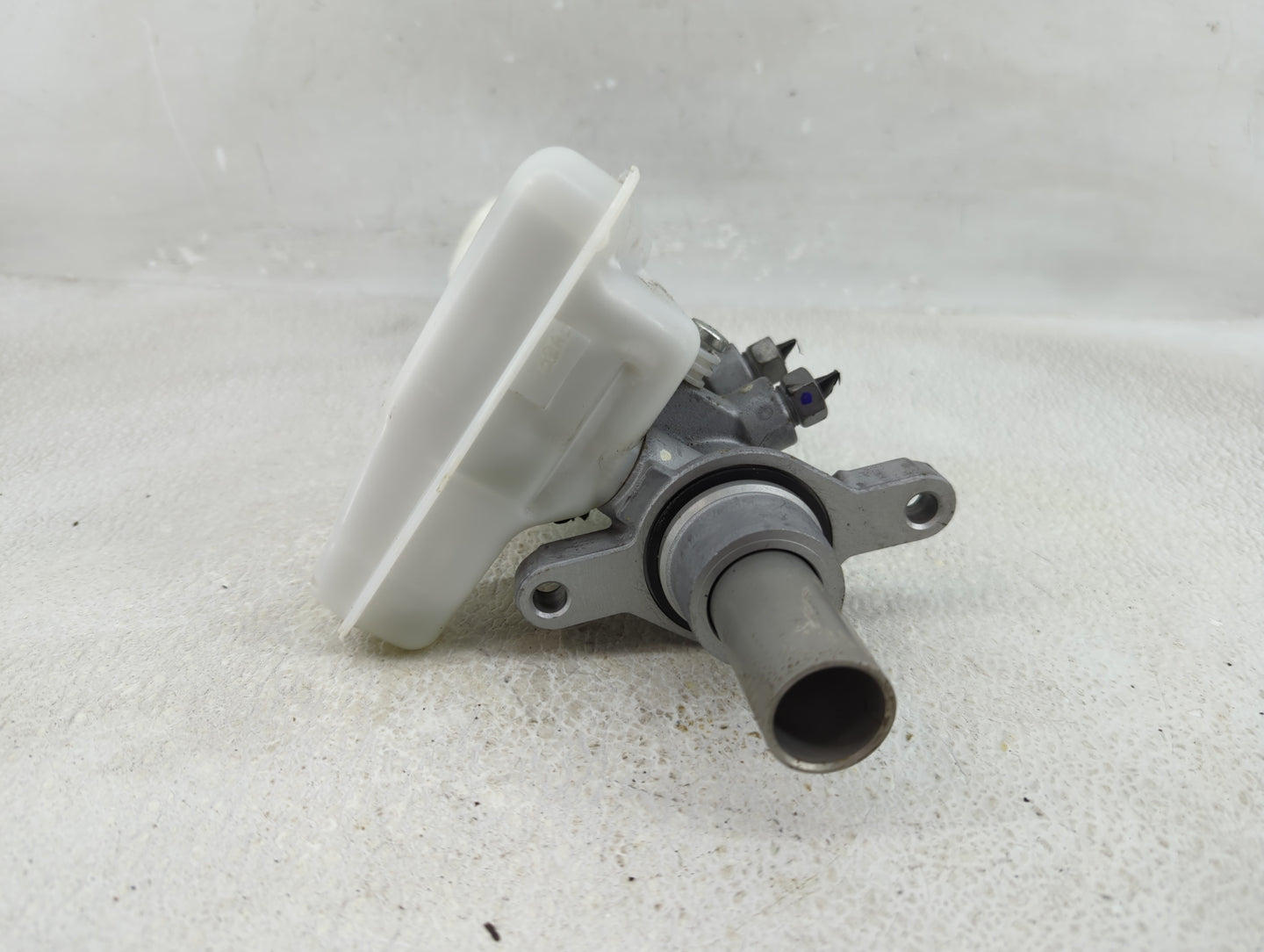 2015-2020 Ford Edge Brake Master Cylinder - Oemusedautoparts1.com