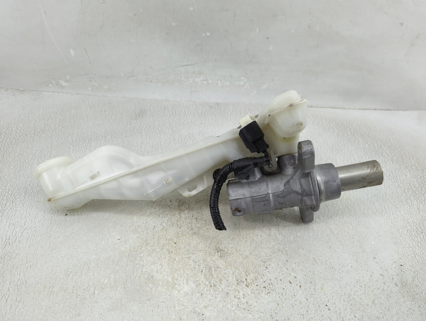 2015-2020 Ford Edge Brake Master Cylinder - Oemusedautoparts1.com