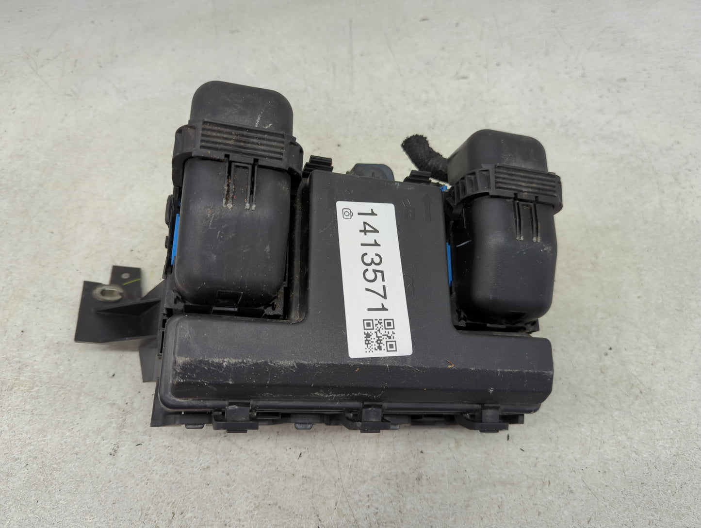 2019-2020 Ford Edge Fusebox Fuse Box Panel Relay Module P/N:G2GT14A075AA Fits Fits 2019 2020 OEM Used Auto Parts - Oemusedau