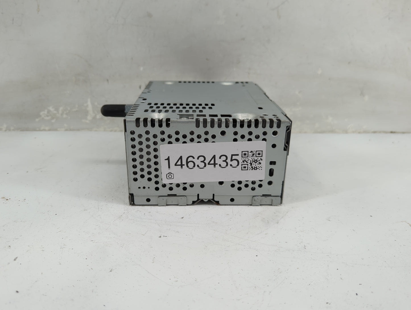 2019 Ford Edge Radio AM FM Cd Player Receiver Replacement P/N:EB5T-19C107-HA KT4T-19C107-CE Fits OEM Used Auto Parts - Oemus