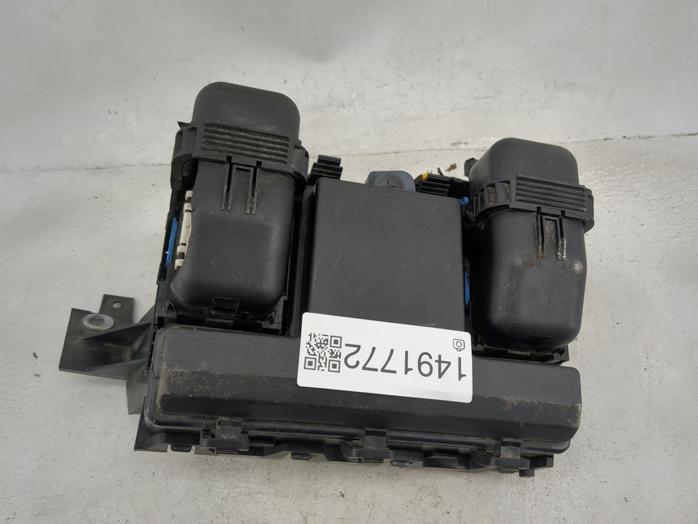 2019-2020 Ford Edge Fusebox Fuse Box Panel Relay Module P/N:GJ5T-14B192-GA GJ5T-14B192-HA Fits Fits 2019 2020 OEM Used Auto 