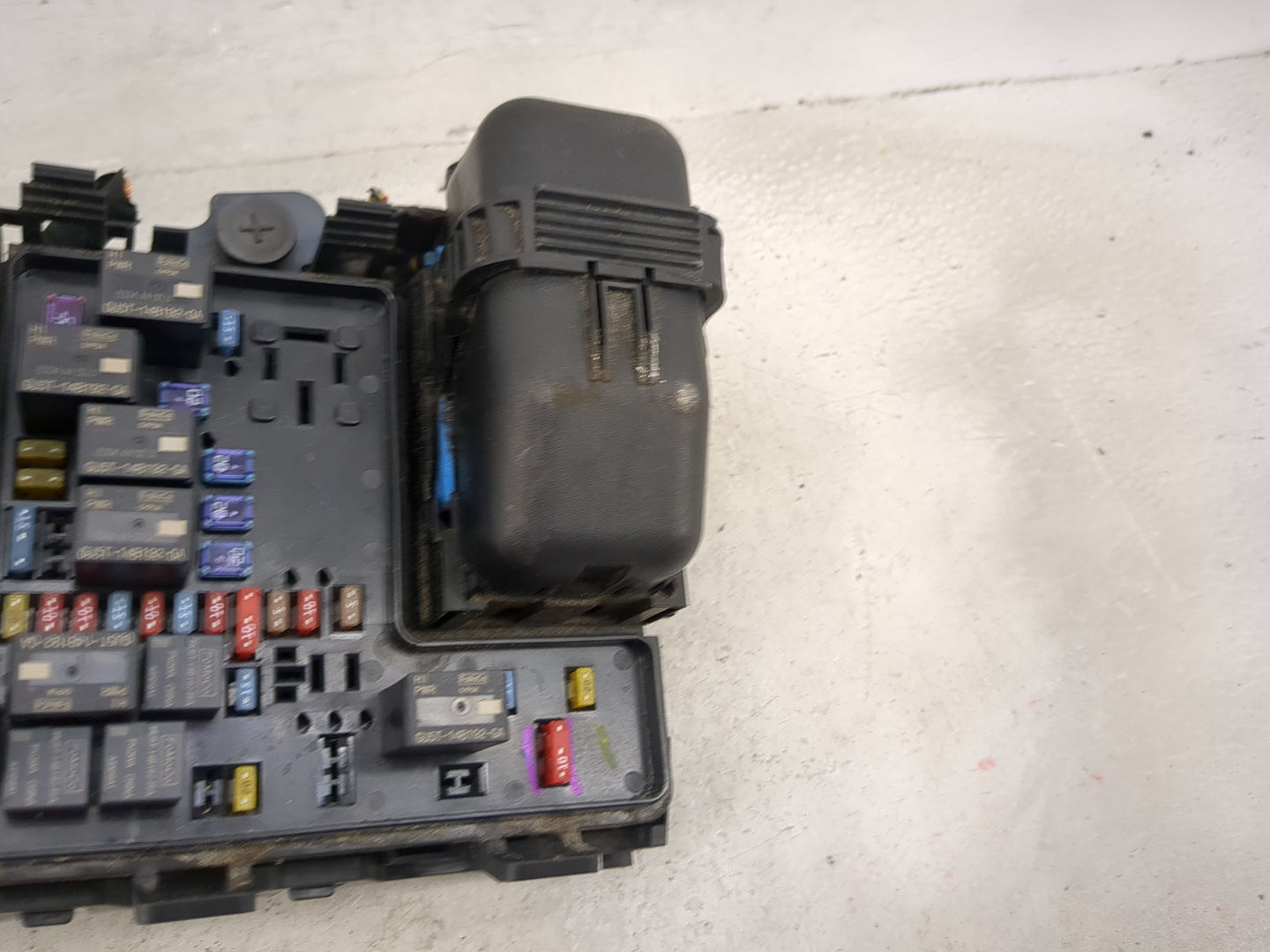 2019-2020 Ford Edge Fusebox Fuse Box Panel Relay Module P/N:GJ5T-14B192-GA GJ5T-14B192-HA Fits Fits 2019 2020 OEM Used Auto 