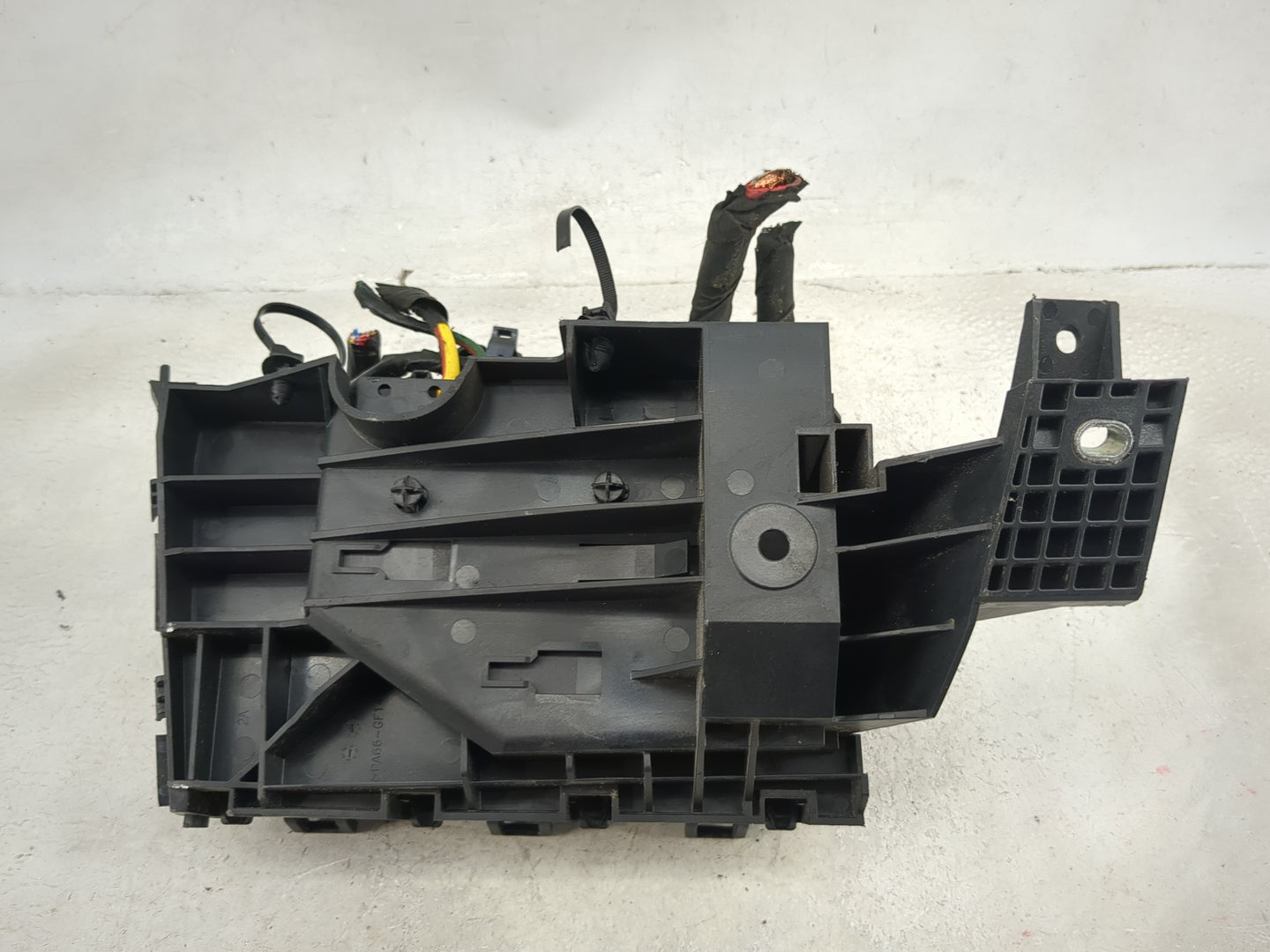 2019-2020 Ford Edge Fusebox Fuse Box Panel Relay Module P/N:GJ5T-14B192-GA GJ5T-14B192-HA Fits Fits 2019 2020 OEM Used Auto 
