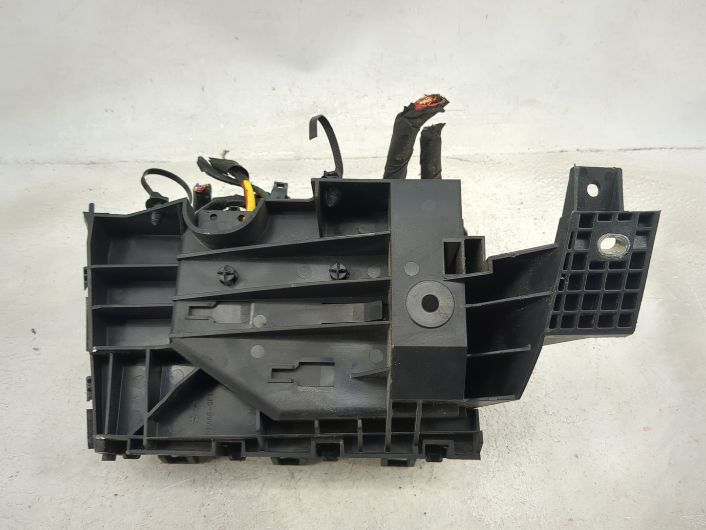 2019-2020 Ford Edge Fusebox Fuse Box Panel Relay Module P/N:GJ5T-14B192-GA GJ5T-14B192-HA Fits Fits 2019 2020 OEM Used Auto 
