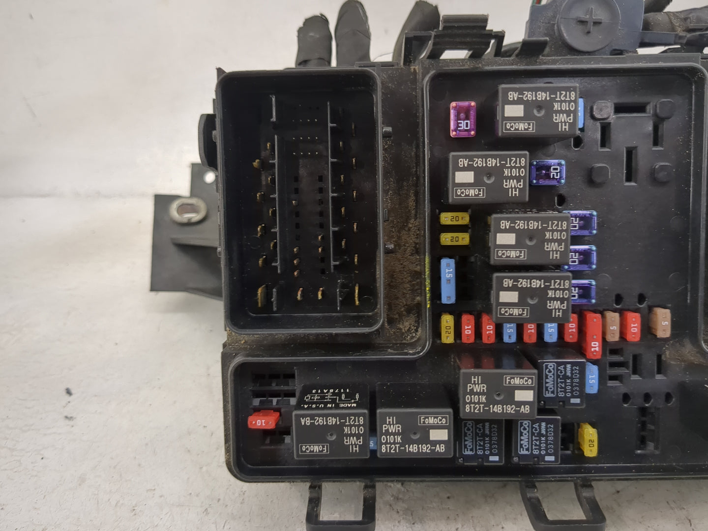 2019-2020 Ford Edge Fusebox Fuse Box Panel Relay Module P/N:G2GT14A075AA 8T2T-14B192-AB, 8T2T-14B192-BA Fits Fits 2019 2020 