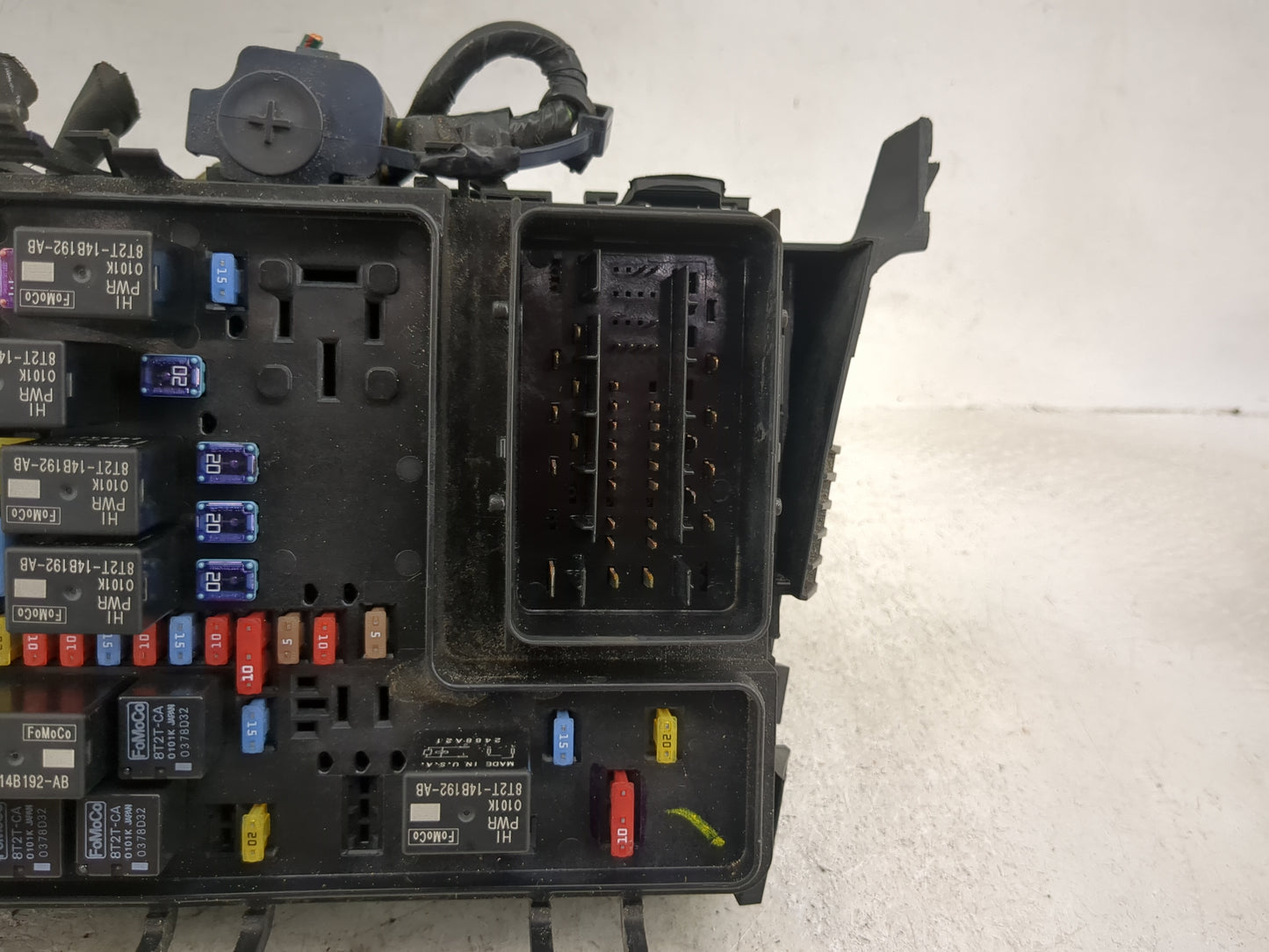2019-2020 Ford Edge Fusebox Fuse Box Panel Relay Module P/N:G2GT14A075AA 8T2T-14B192-AB, 8T2T-14B192-BA Fits Fits 2019 2020 