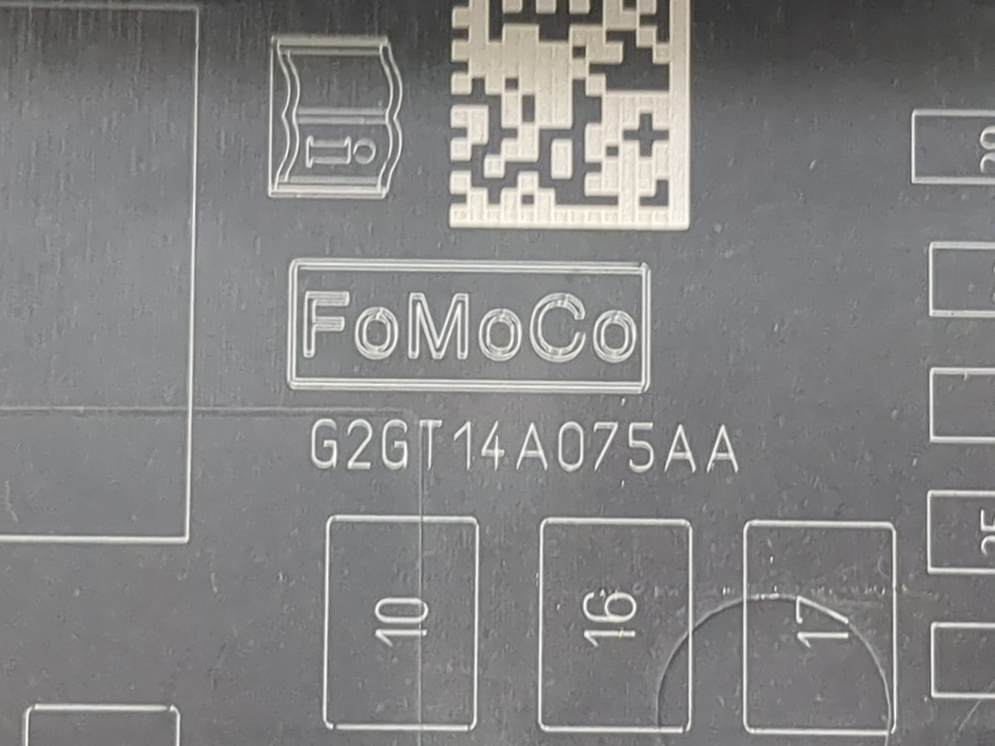 2019-2020 Ford Edge Fusebox Fuse Box Panel Relay Module P/N:G2GT14A075AA 8T2T-14B192-AB, 8T2T-14B192-BA Fits Fits 2019 2020 