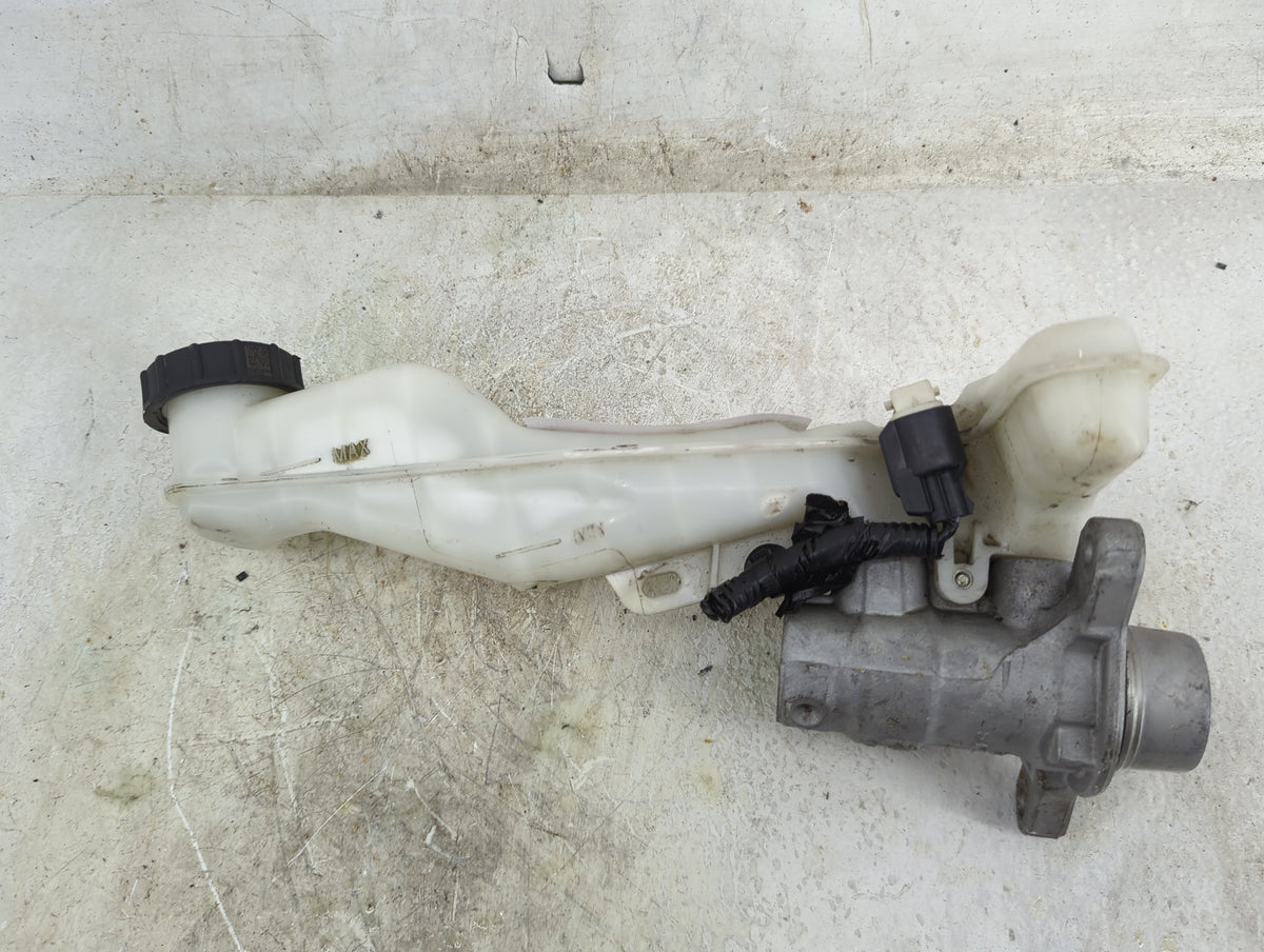 2015-2020 Ford Edge Brake Master Cylinder 1496562 - Oemusedautoparts1.com