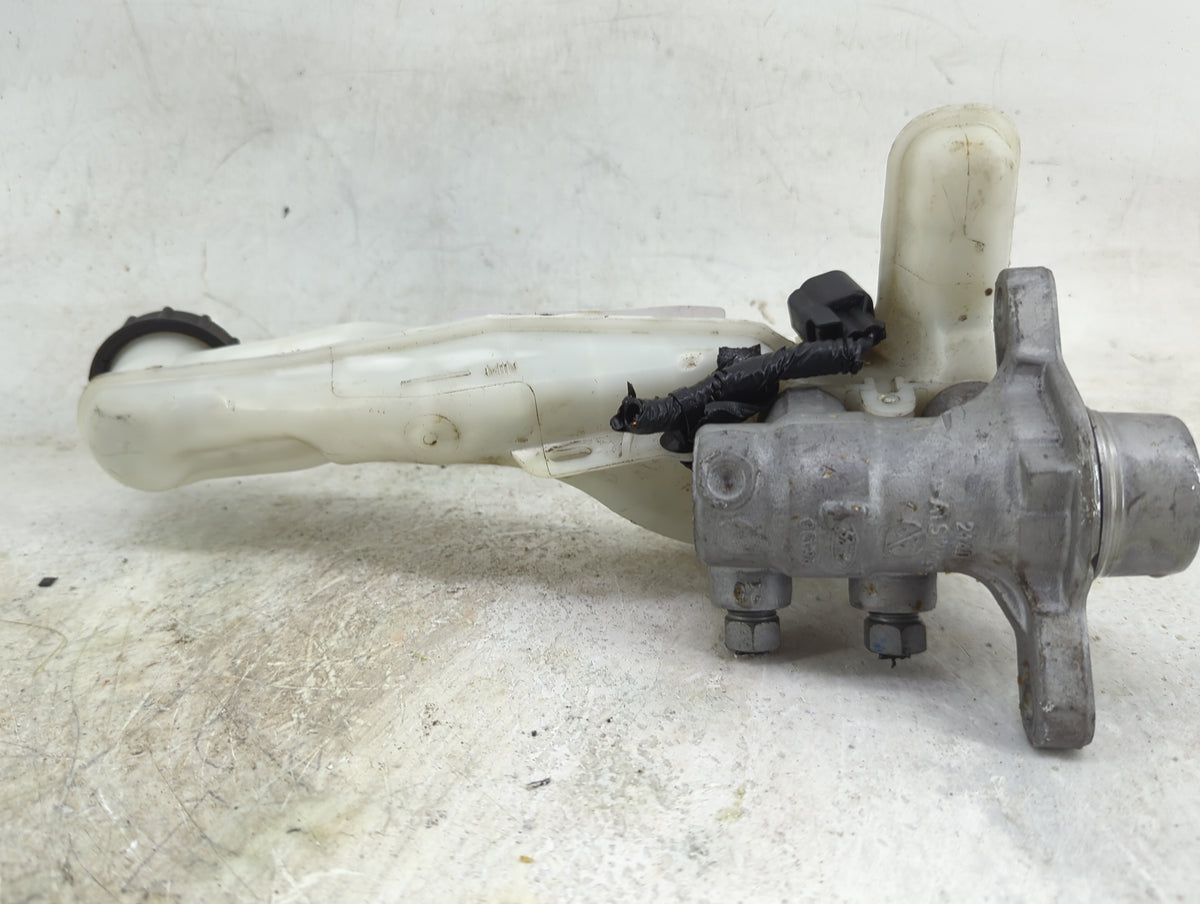 2015-2020 Ford Edge Brake Master Cylinder 1496562 - Oemusedautoparts1.com