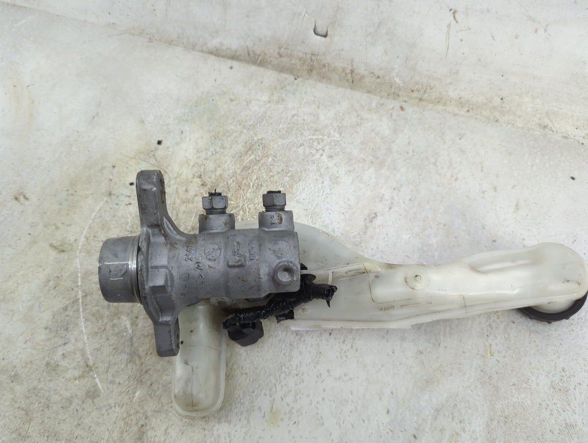 2015-2020 Ford Edge Brake Master Cylinder 1496562 - Oemusedautoparts1.com