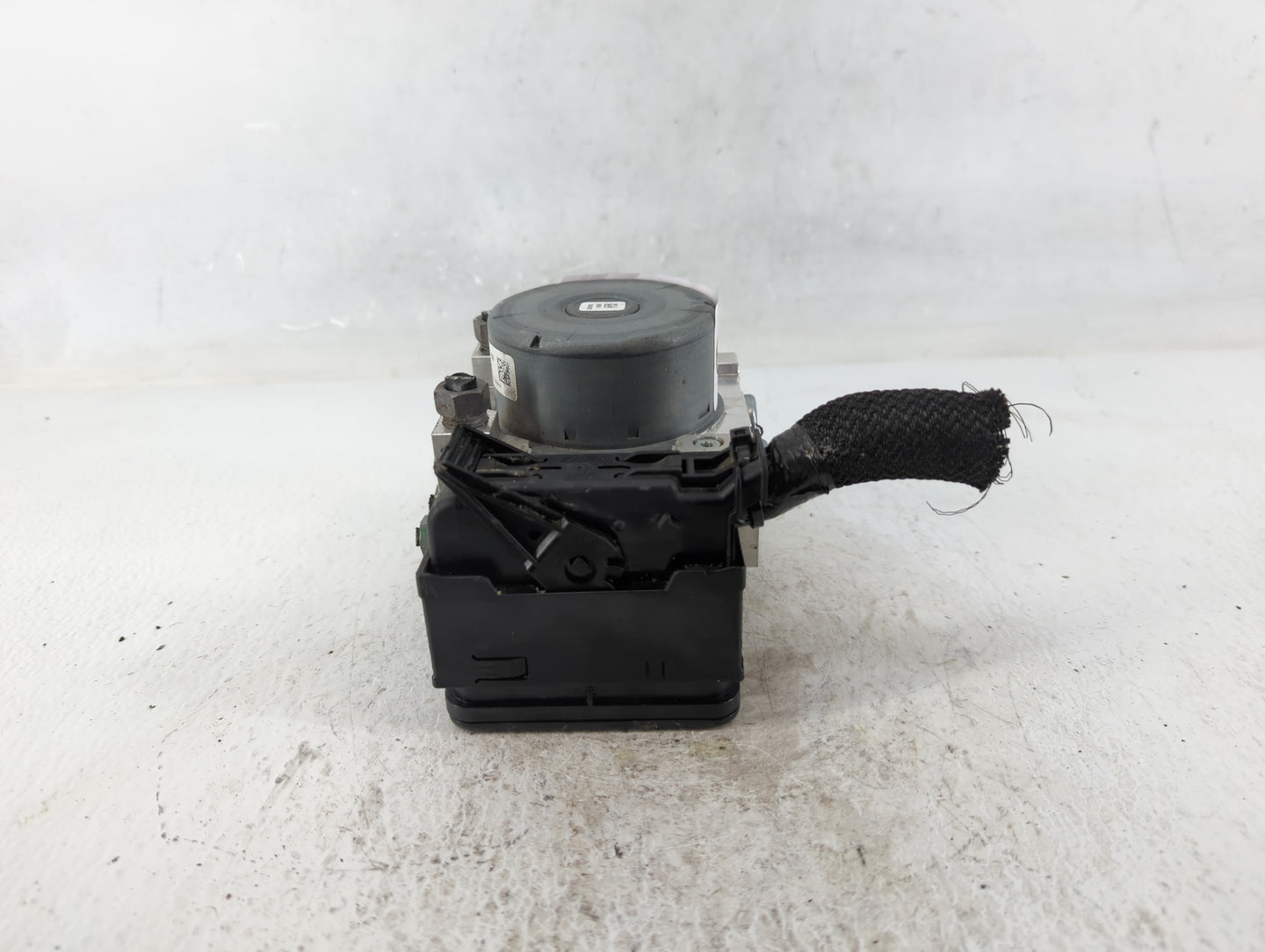 2019-2020 Ford Edge ABS Pump Control Module Replacement P/N:L2GC-2B373-DA Fits Fits 2019 2020 OEM Used Auto Parts - Oemuseda