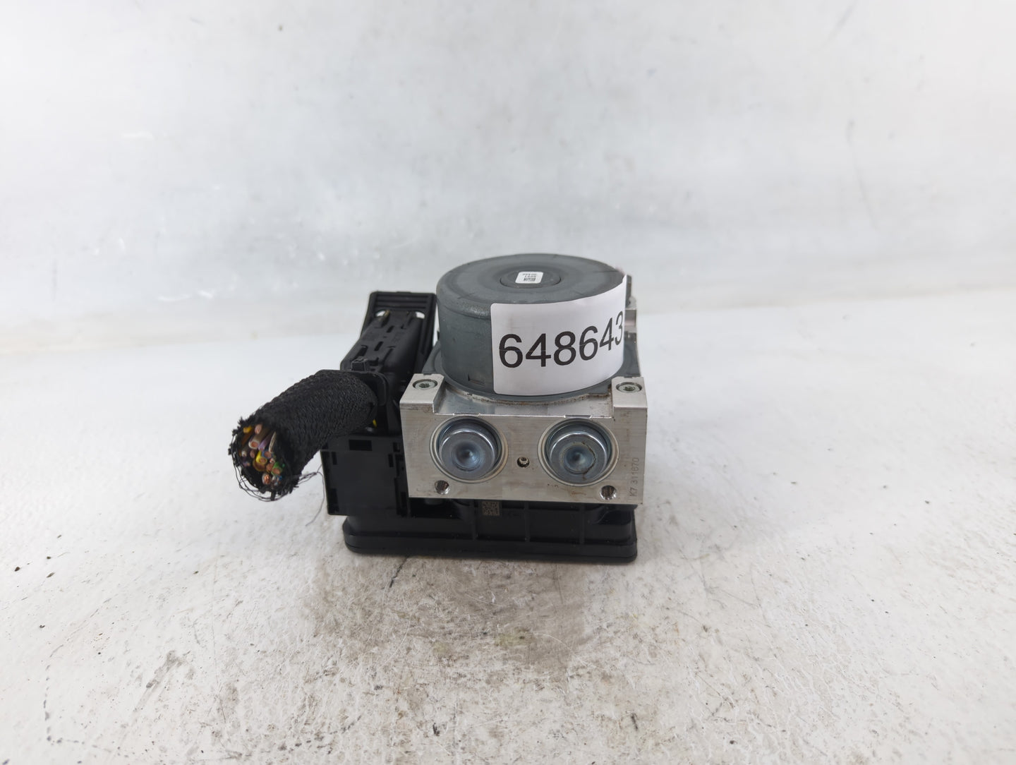2019-2020 Ford Edge ABS Pump Control Module Replacement P/N:L2GC-2B373-DA Fits Fits 2019 2020 OEM Used Auto Parts - Oemuseda