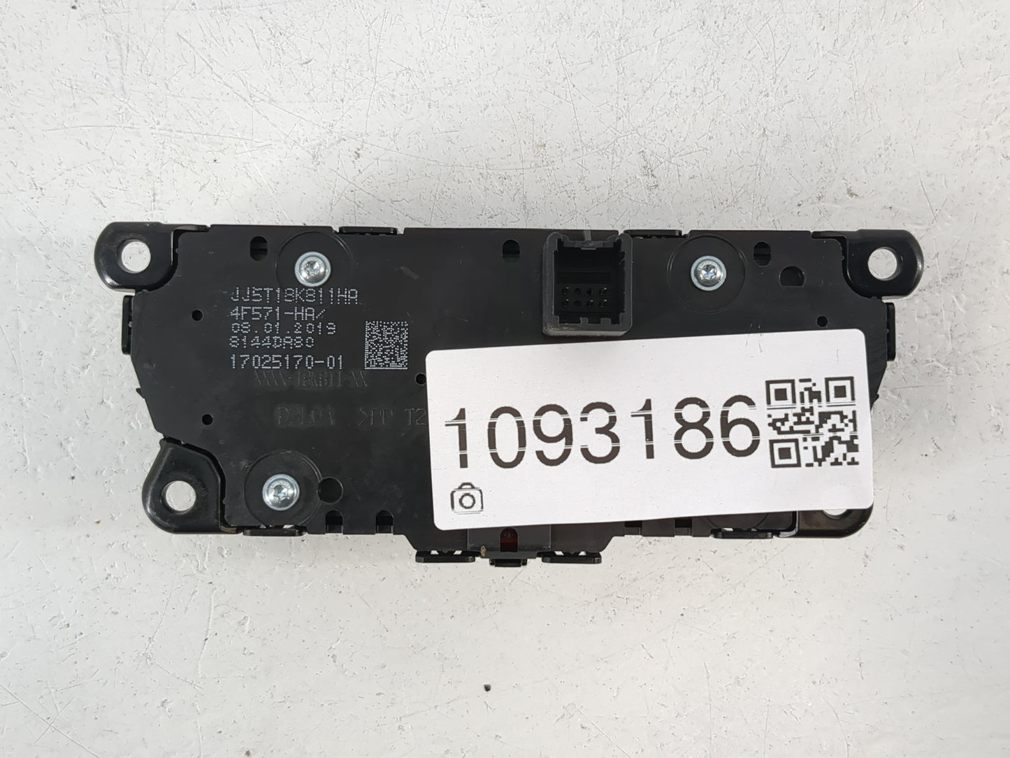 2017-2019 Ford Escape Radio AM FM Cd Player Receiver Replacement P/N:JJ5T 18K811 HA Fits Fits 2017 2018 2019 OEM Used Auto P