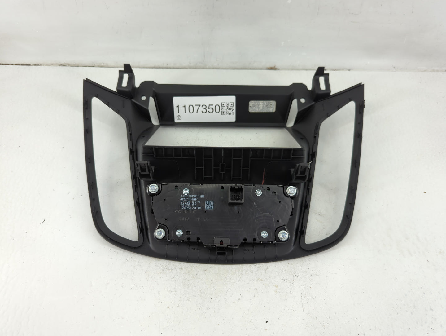 2017-2019 Ford Escape Radio AM FM Cd Player Receiver Replacement P/N:JJ5T 18K811 HA Fits Fits 2017 2018 2019 OEM Used Auto P