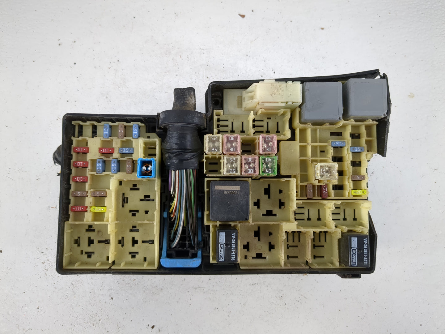 2019 Ford Escape Fusebox Fuse Box Panel Relay Module P/N:AV6T-14A142-AB Fits OEM Used Auto Parts - Oemusedautoparts1.com