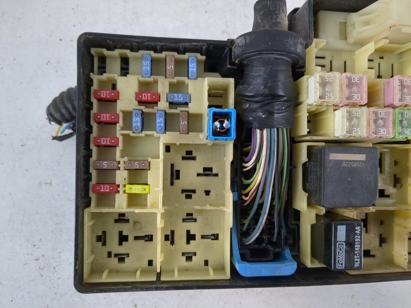2019 Ford Escape Fusebox Fuse Box Panel Relay Module P/N:AV6T-14A142-AB Fits OEM Used Auto Parts - Oemusedautoparts1.com