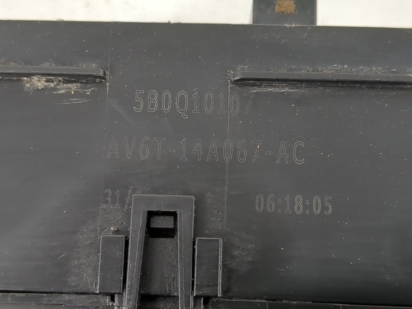 2019 Ford Escape Fusebox Fuse Box Panel Relay Module P/N:AV6T-14A142-AB Fits OEM Used Auto Parts - Oemusedautoparts1.com