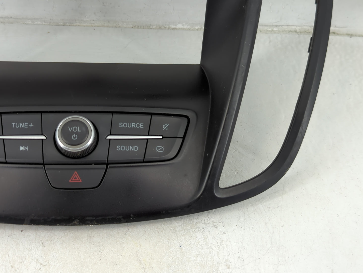 2017-2019 Ford Escape Radio AM FM Cd Player Receiver Replacement P/N:17025170-01 Fits Fits 2017 2018 2019 OEM Used Auto Part