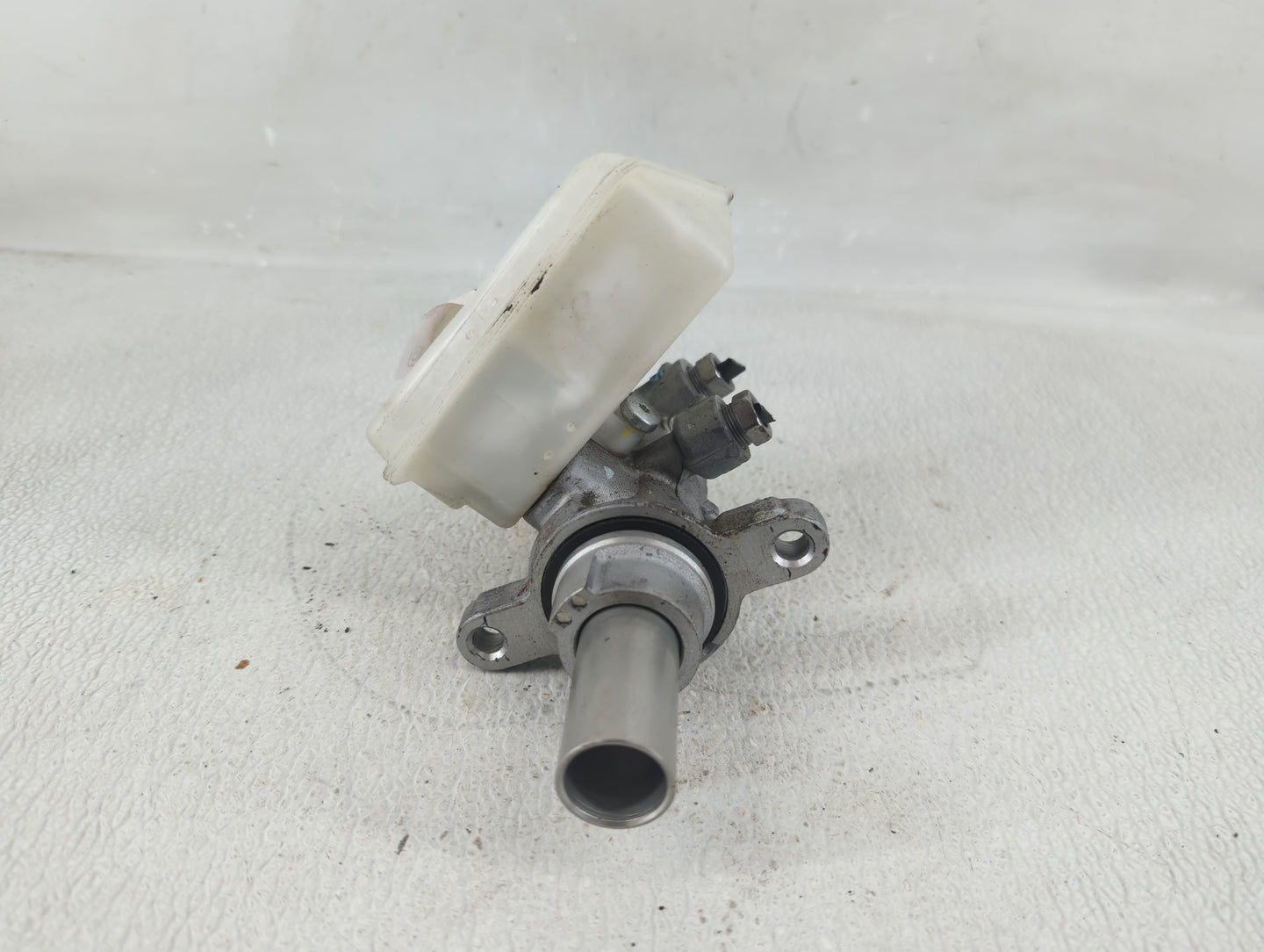 2013-2019 Ford Escape Brake Master Cylinder - Oemusedautoparts1.com