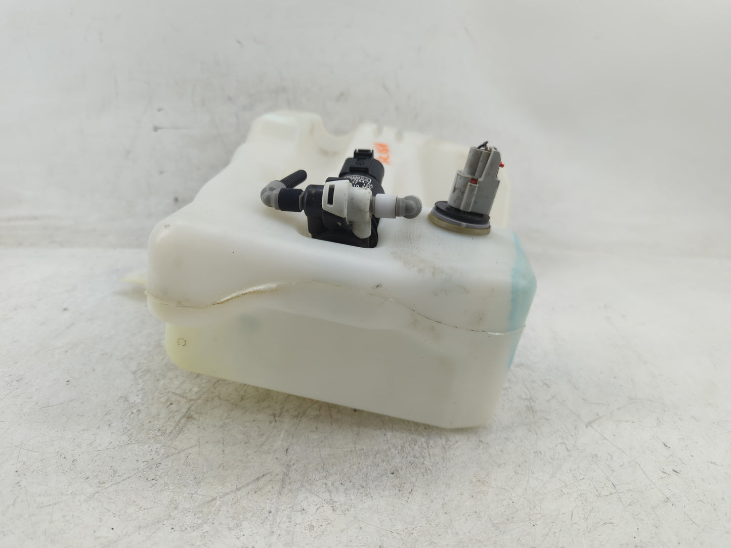 2015-2019 Ford Escape Windshield Washer Fluid Reservoir Bottle Oem - Oemusedautoparts1.com