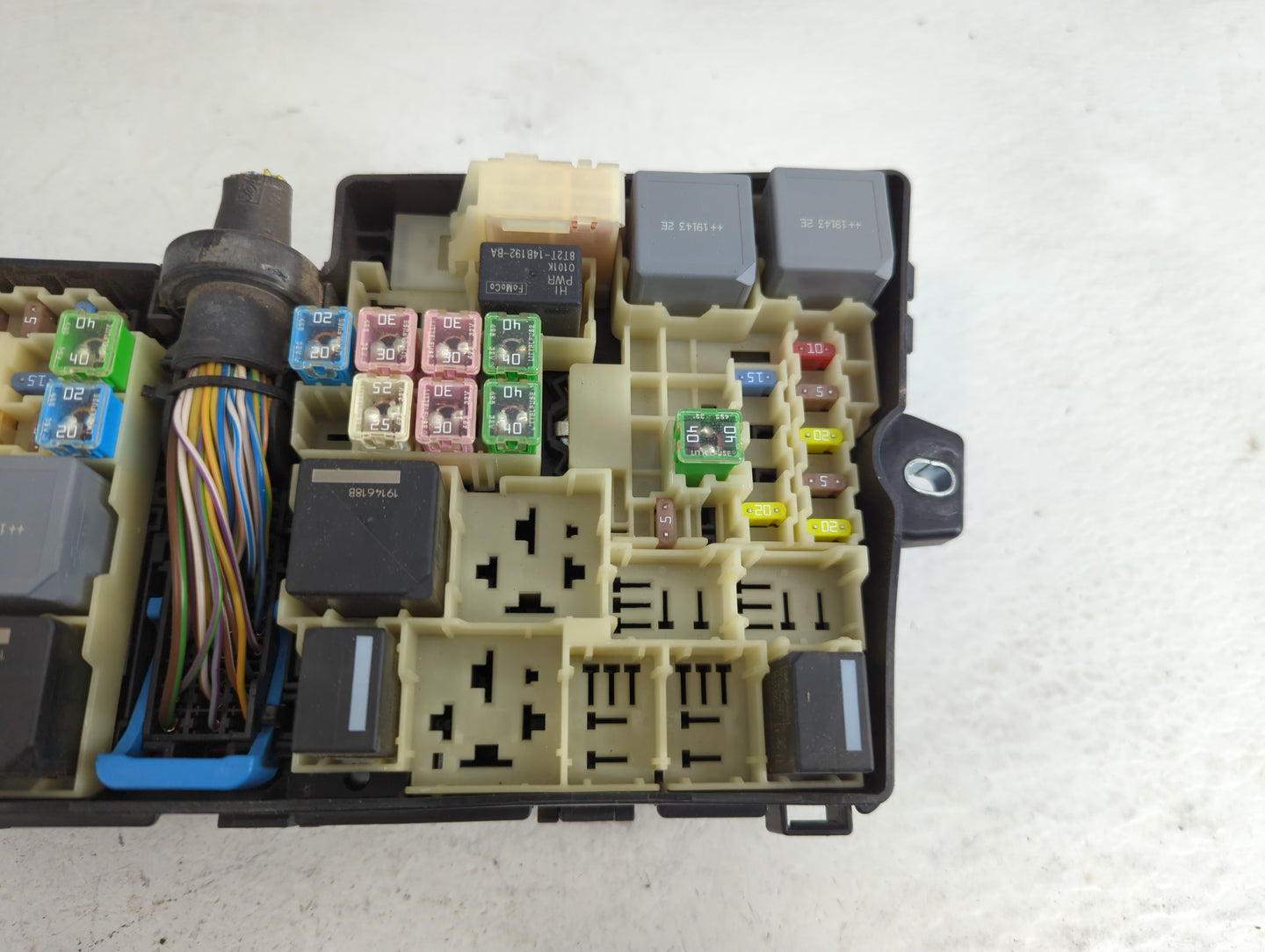 2019 Ford Escape Fusebox Fuse Box Panel Relay Module P/N:GJ7T-14A076-CA 19648 000 002, 21090 000 001 Fits OEM Used Auto Part