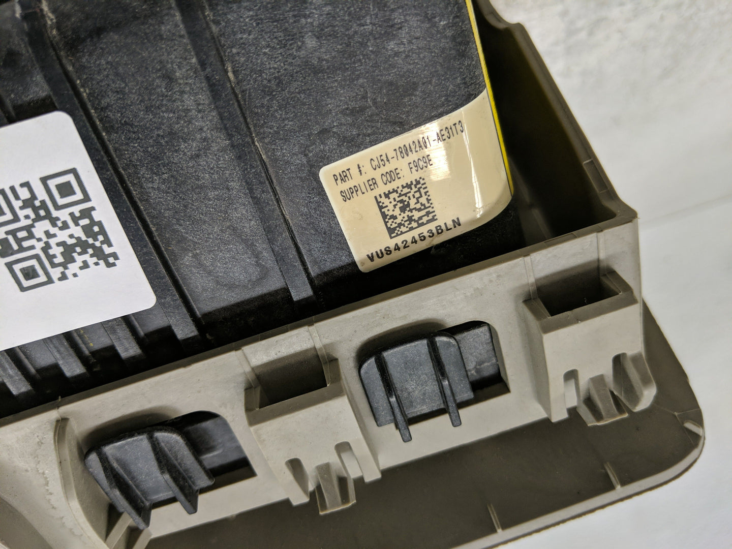 2013-2019 Ford Escape Air Bag Driver Left Steering Wheel Mounted P/N:CJ54-78042A01-AE31T3 Fits OEM Used Auto Parts - Oemused